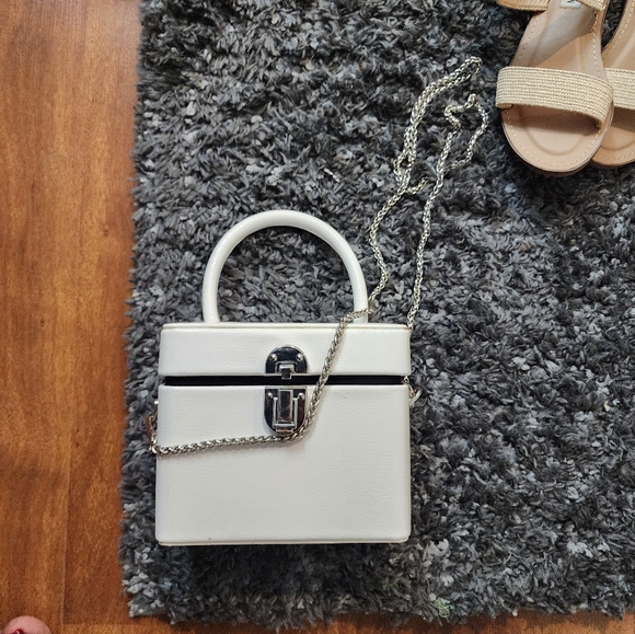 Urban Outfitters White Chain HandbagVery good condition - Picture 5 of 9